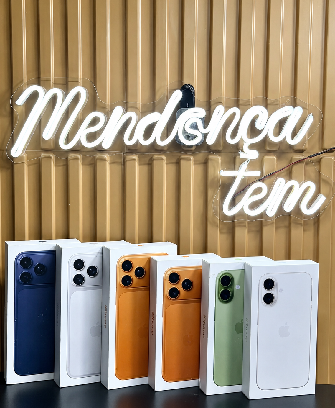 iPhone 17 Pro Max – Branco & Laranja